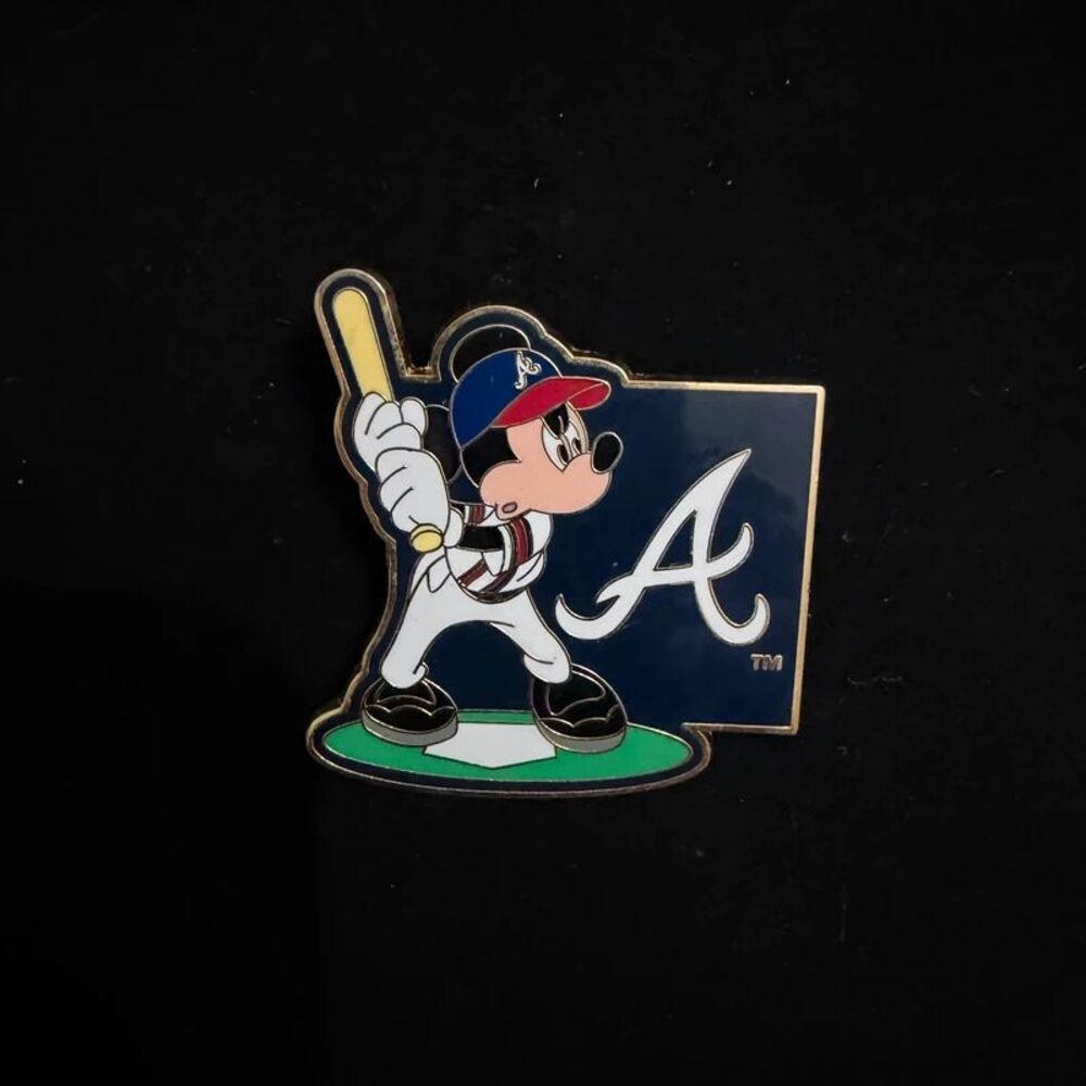 Disney Mickey Mouse Atlanta Braves MLB Baseball Trading Pin 2008 Retired